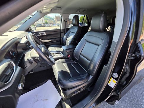 Used 2020 Ford Explorer XLT w/ Equipment Group 202A AWD/4WD image 18