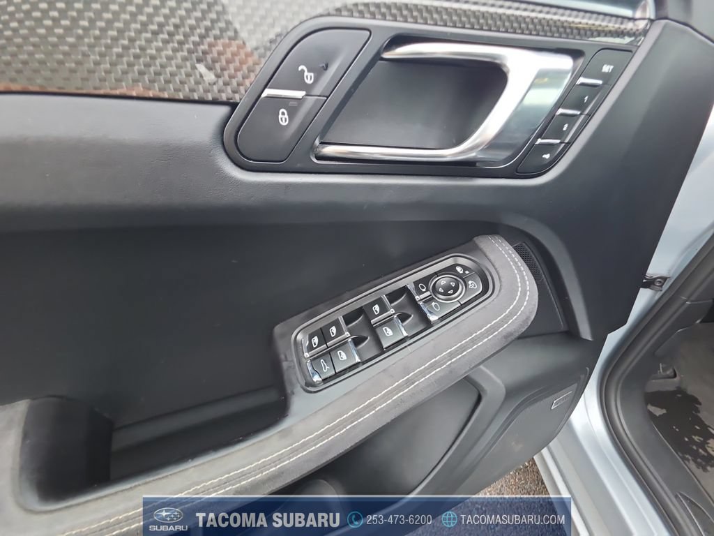 Used 2017 Porsche Macan Turbo AWD/4WD image 11
