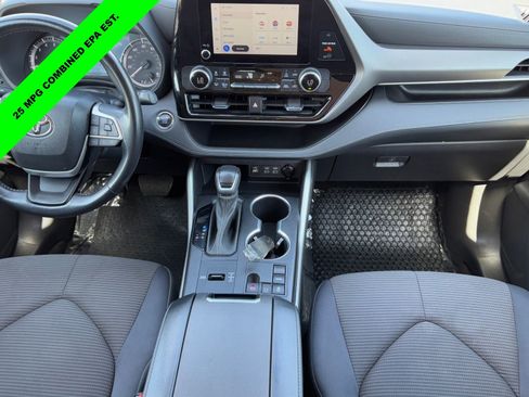 Used 2023 Toyota Highlander LE image 14