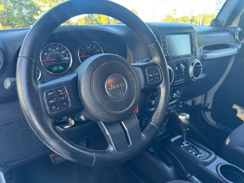 Used 2014 Jeep Wrangler Unlimited Sahara w/ Max Tow Package image 10