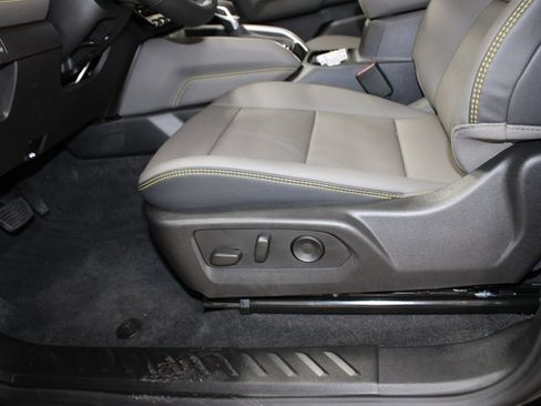 New 2026 Chevrolet Colorado ZR2 w/ Technology Package AWD/4WD image 18