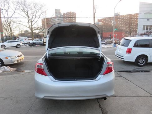Used 2012 Toyota Camry LE image 21
