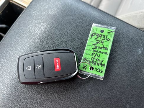 Used 2024 Toyota Tacoma TRD Sport AWD/4WD image 21