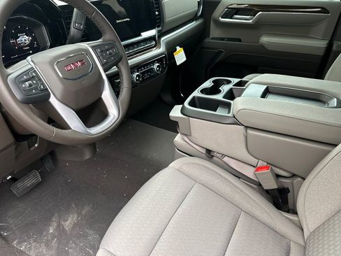 New 2026 GMC Sierra 1500 SLE w/ Preferred Package image 8