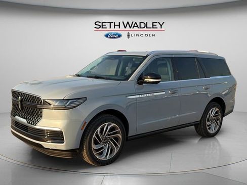 New 2026 Lincoln Navigator Reserve image 2