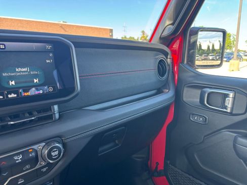 Used 2025 Jeep Wrangler Unlimited Rubicon AWD/4WD image 34
