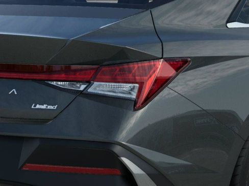 New 2026 Hyundai Elantra Limited FWD image 10