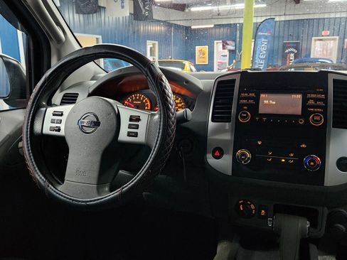 Used 2014 Nissan Frontier SV image 33