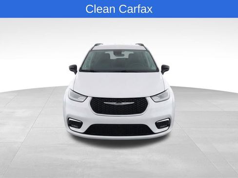 Used 2024 Chrysler Pacifica Touring-L FWD image 5