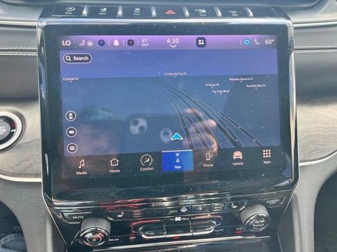 Used 2023 Jeep Grand Cherokee L Limited RWD image 13