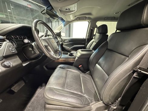 Used 2019 Chevrolet Suburban LT w/ LT Signature Package image 19