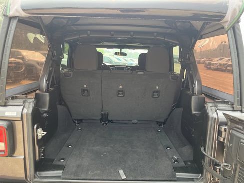 Used 2023 Jeep Wrangler Unlimited Sport AWD/4WD image 9