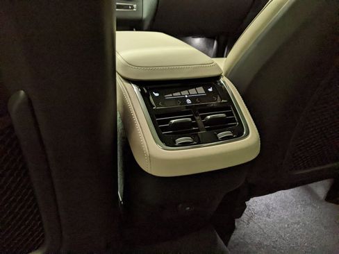 New 2026 Volvo XC90 B6 Plus w/ Protection Package Premier image 24