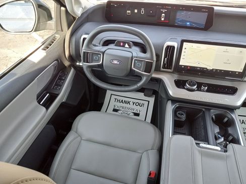 Used 2025 Ford Expedition Active AWD/4WD image 17