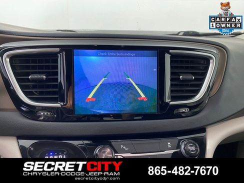 Used 2017 Chrysler Pacifica Touring-L Plus w/ Tire & Wheel Group FWD image 23