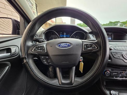 Used 2017 Ford Focus SE FWD image 17