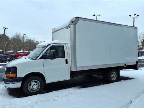 Used 2016 Chevrolet Express 3500 RWD image 4