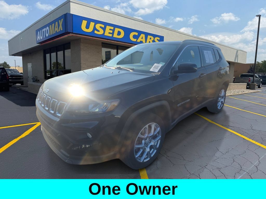 Used 2023 Jeep Compass Latitude AWD/4WD image 1