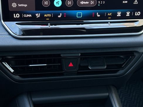 New 2026 Volkswagen Tiguan SE R-Line image 18