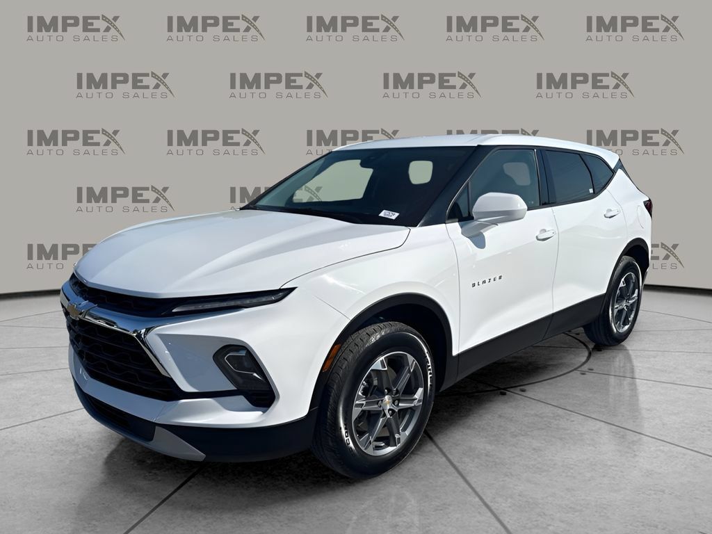 Used 2025 Chevrolet Blazer LT AWD/4WD image 1