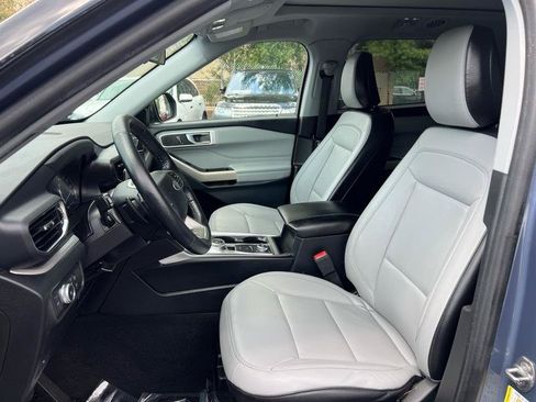 Used 2021 Ford Explorer XLT w/ Equipment Group 202A AWD/4WD image 7