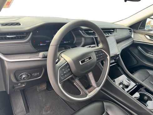 Used 2023 Jeep Grand Cherokee L Limited AWD/4WD image 11
