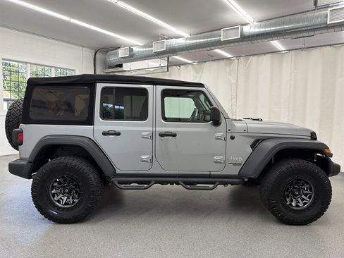 Used 2018 Jeep Wrangler Unlimited Sport S AWD/4WD image 4