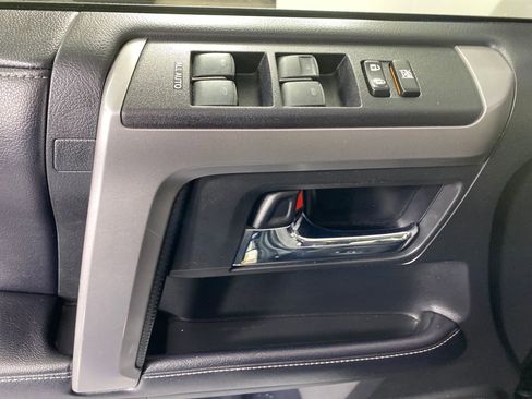 Used 2017 Toyota 4Runner SR5 Premium image 12