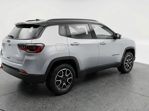 Used 2025 Jeep Compass Trailhawk AWD/4WD image 7