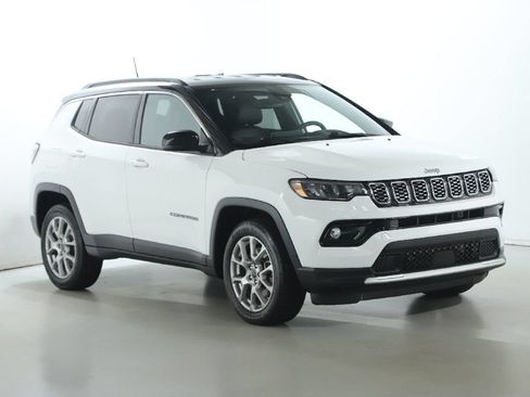 Used 2025 Jeep Compass Limited AWD/4WD image 9