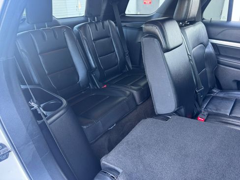 Used 2016 Ford Explorer XLT w/ Equipment Group 202A image 31