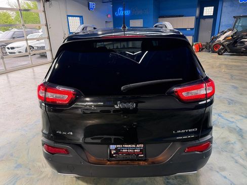 Used 2016 Jeep Cherokee Limited w/ Luxury Group AWD/4WD image 12