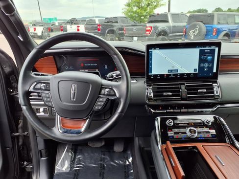 Used 2024 Lincoln Navigator Reserve image 15