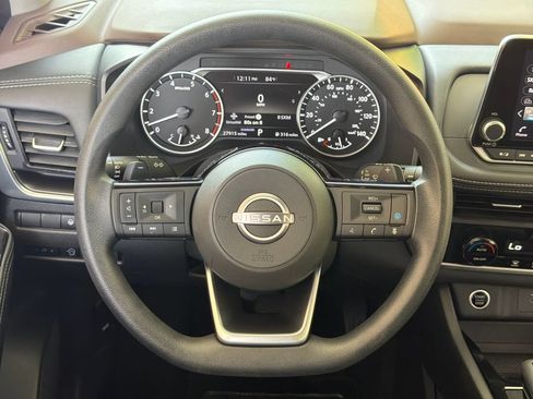 Used 2023 Nissan Rogue SV FWD image 4