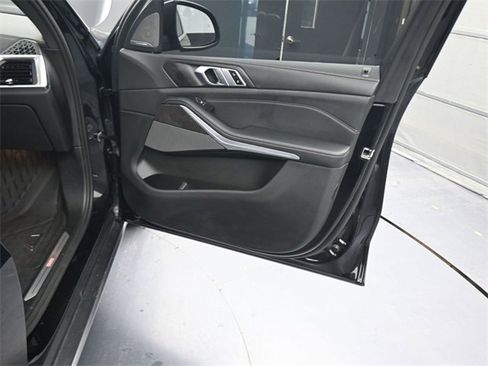 Used 2024 BMW X5 xDrive40i w/ Premium Package image 11