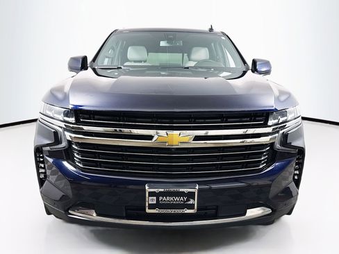 Used 2022 Chevrolet Suburban LT w/ LT Signature Plus Package image 2