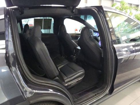 Used 2019 Tesla Model X P100D image 7