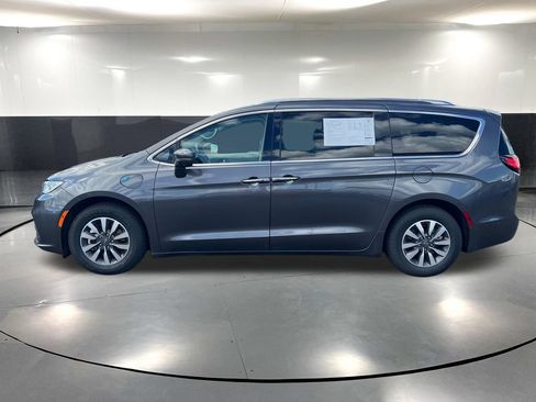 Used 2021 Chrysler Pacifica Touring-L FWD image 10