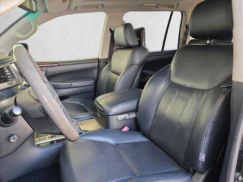 Used 2013 Lexus LX 570 4WD w/ Luxury Pkg w/Pre-crash image 10