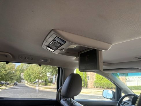 Used 2011 Honda Odyssey EX-L image 22