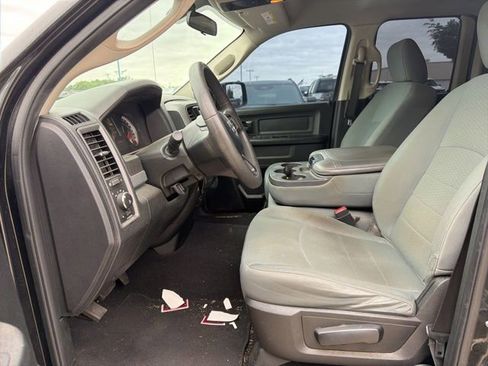 Used 2018 RAM 1500 Express RWD image 19