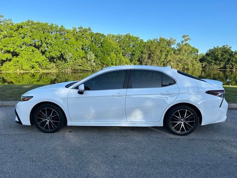 Used 2024 Toyota Camry SE image 2