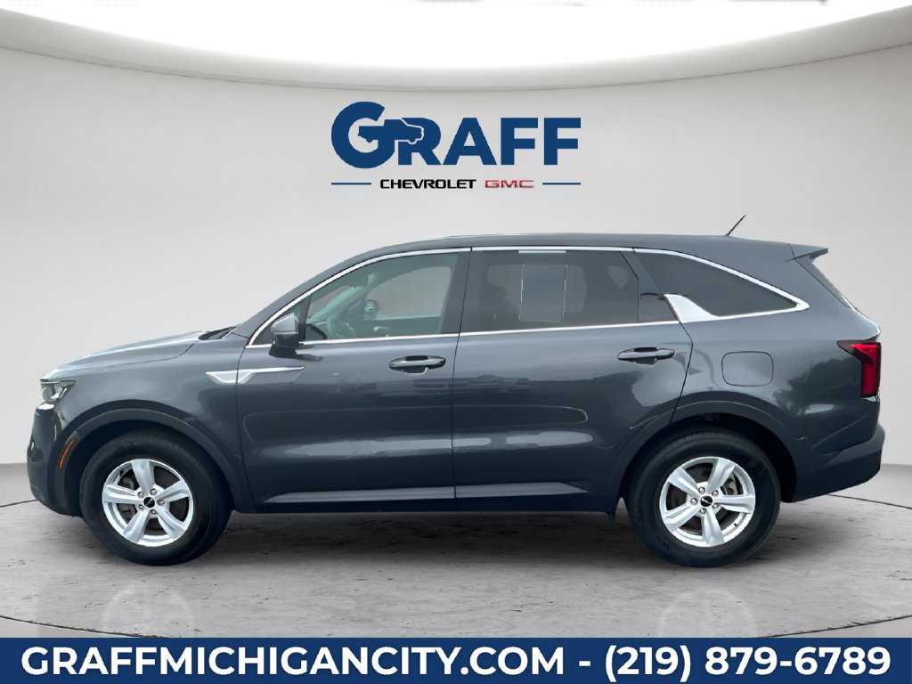 Used 2022 Kia Sorento LX FWD image 2