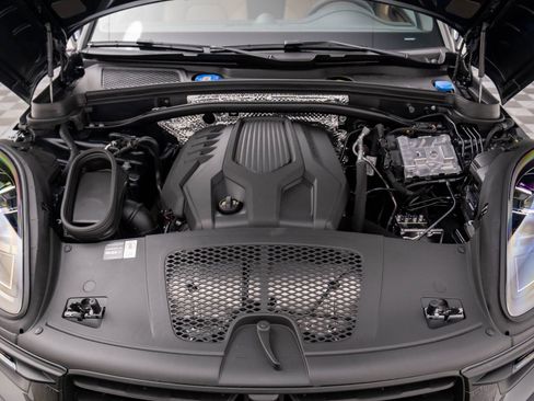 Certified 2026 Porsche Macan image 28