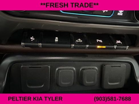 Used 2018 Chevrolet Silverado 1500 High Country image 21