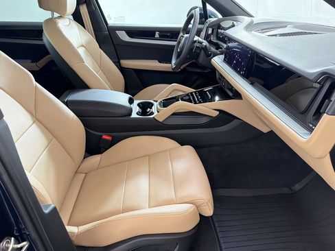 Certified 2026 Porsche Cayenne AWD/4WD image 30