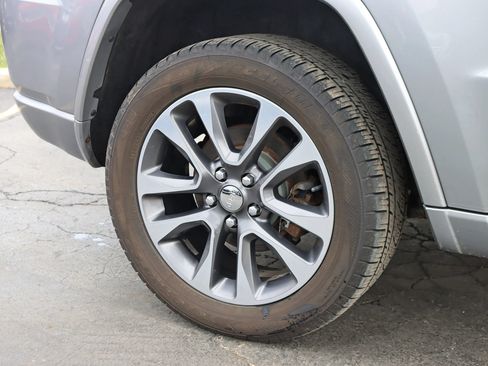 Used 2017 Jeep Grand Cherokee Overland AWD/4WD image 6