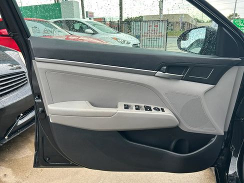 Used 2017 Hyundai Elantra SE FWD image 10