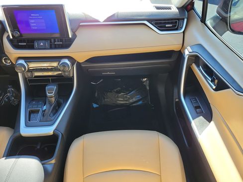 Used 2023 Toyota RAV4 XLE Premium image 16