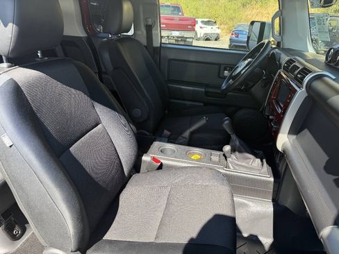 Used 2011 Toyota FJ Cruiser 4WD w/ Convenience Pkg image 6